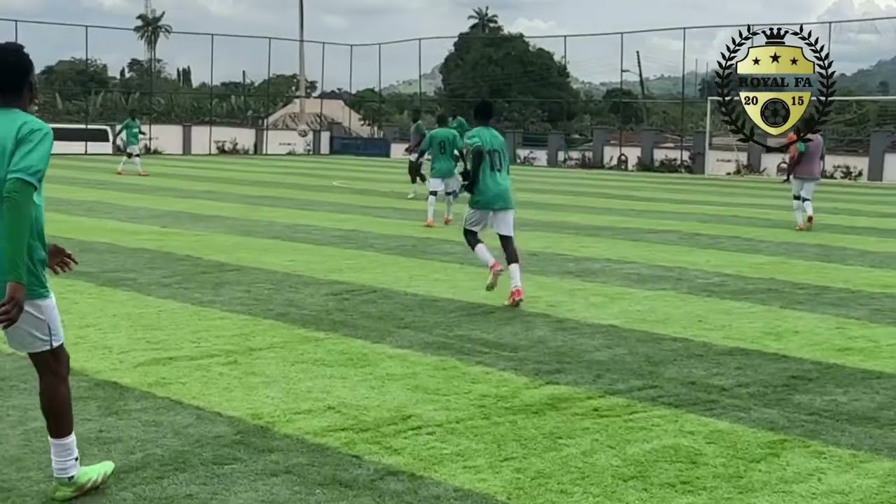🛡️ Rock solid in midfield – Olowoyo Muktar (17yrs), the DMF who protects, breaks play