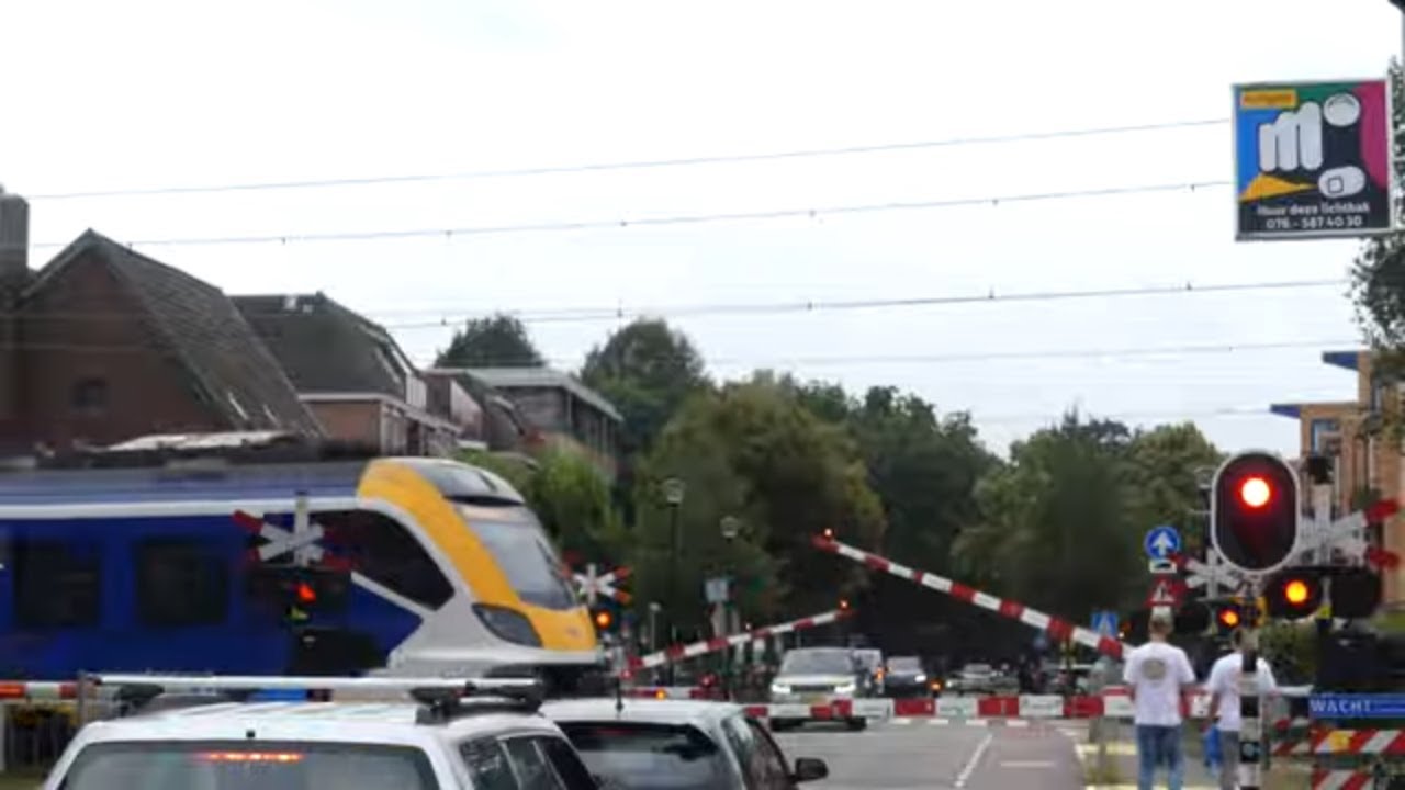 Railroad Crossing Den Dolder // NL