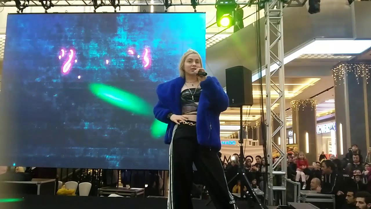 Aleyna Tilki - Cevapsız Çınlama (İstmarina AVM) (17.02.2019)