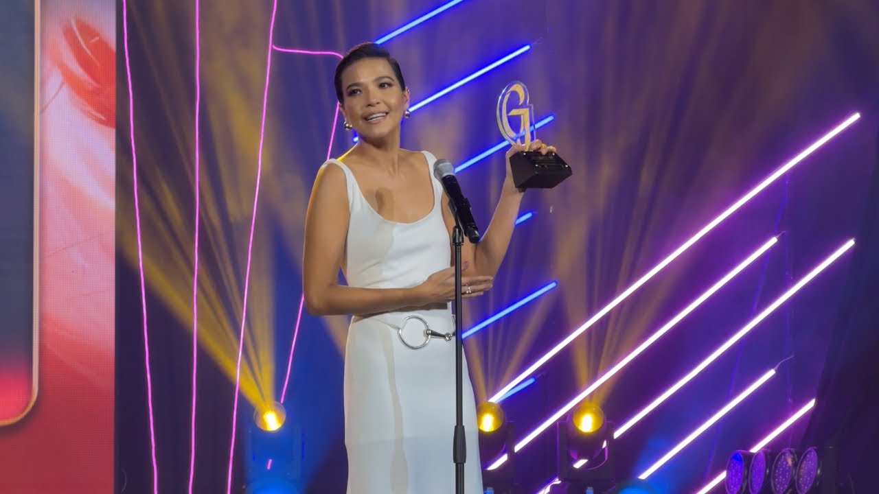 [HD] Алессандра Де Рози получила награду «Лучшая актриса второго плана в кино» на церемонии вруче...