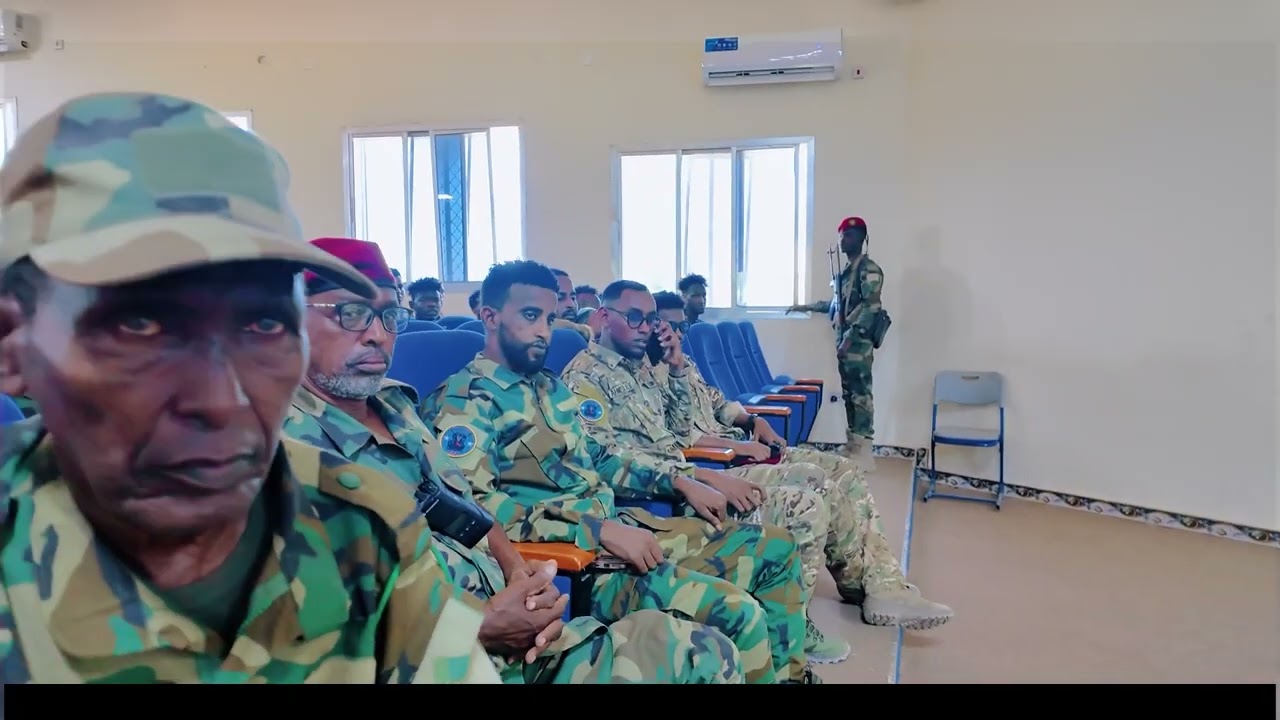Taliyaha Ciidanka Xoogga Dalka ayaa kulan sagootin iyo dardaaran ah la qaatay Ciidamo gaar ah oo....
