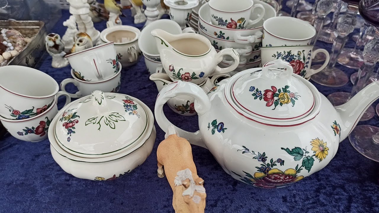 Очень хороший блошинный рынок. #Фарфор#хрусталь и разное.