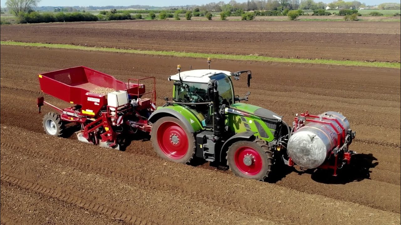 Fendt 720 & Grimme GB330 3 Row Potato Planter