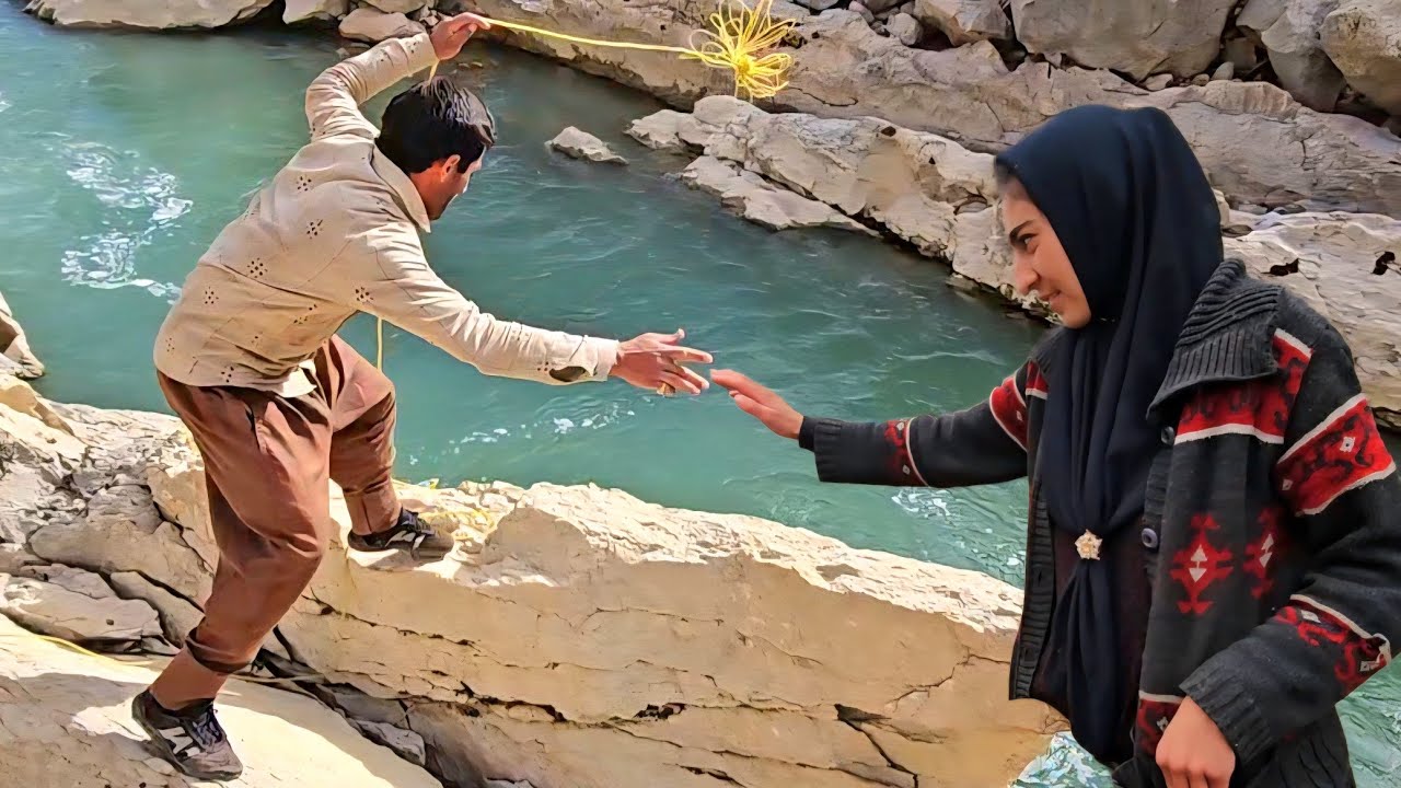 Osool-e Din & Khadijeh | Fishing Lunch and Moving Firewood Across the River