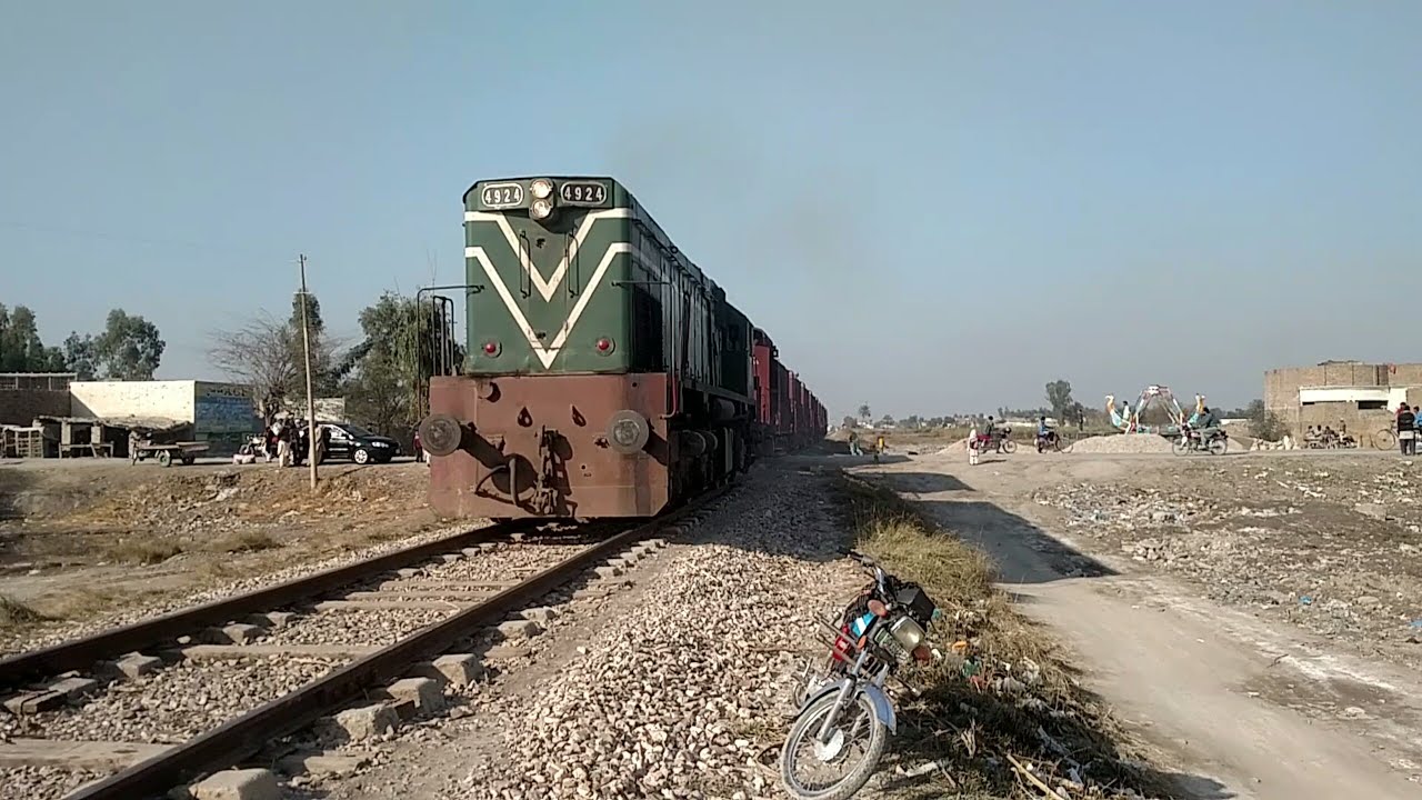 GMCU-15 4924 Performing Different and Heavy Tasks for Pakistan Railways