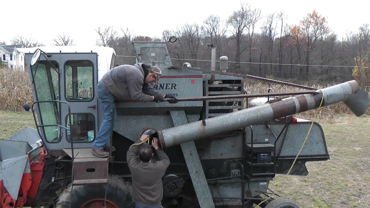 Unloading the Gleaner Model K Combine with 2 row corn head in HD