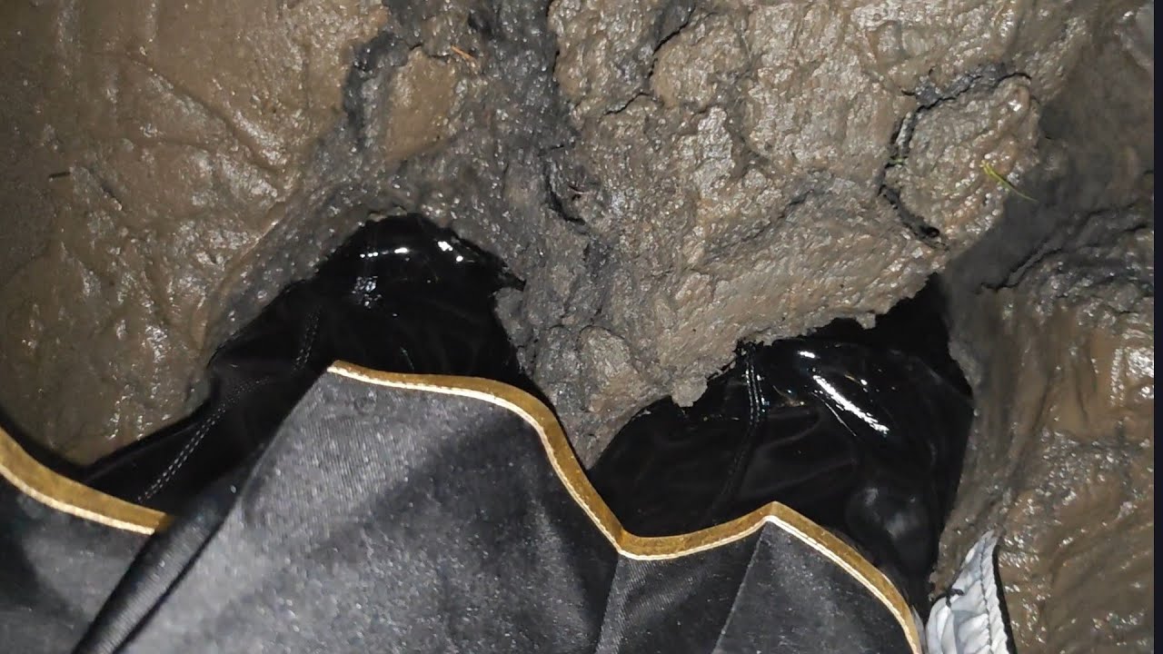 The cosplay is stuck in deep sticky mud