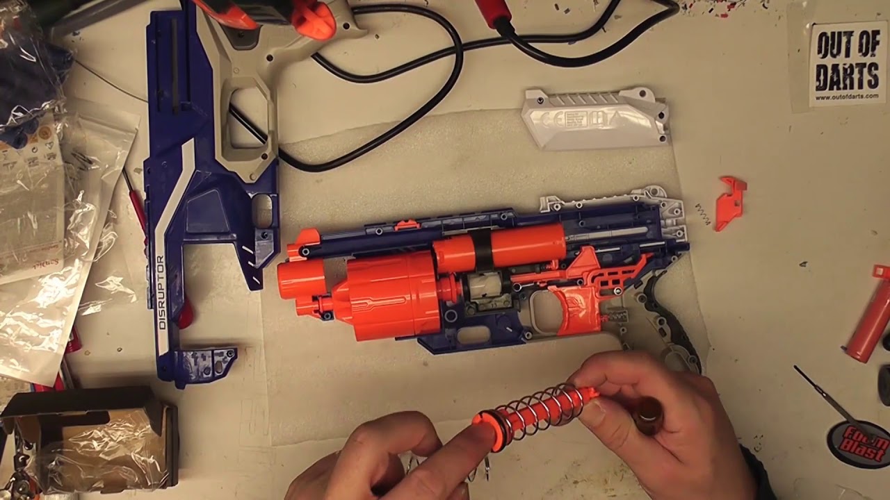 Nerf Elite Disruptor mit Strongarm Tuningfeder
