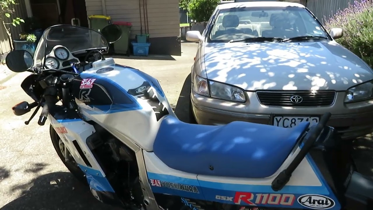 1986 GSXR 1100 'Slab side' turns up out of the blue...