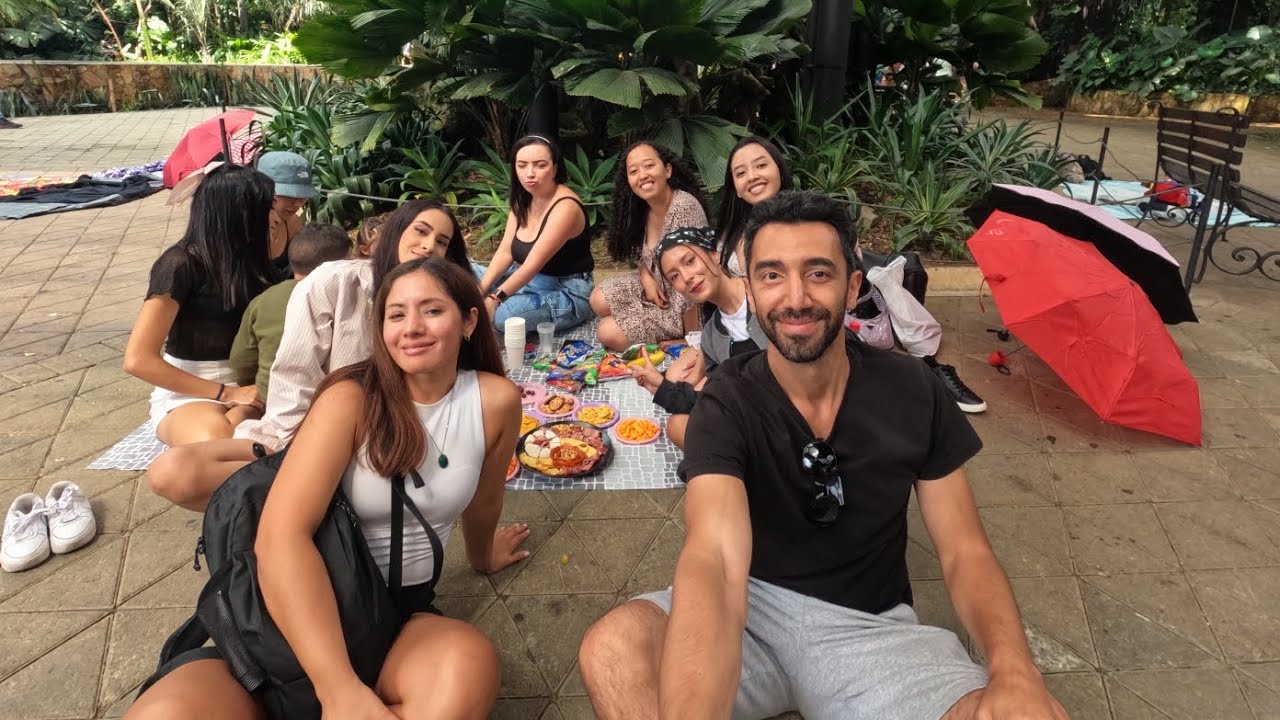 Arjantinli Kızla Kolombiya'nın Medellin Şehrindeyiz. 🇨🇴