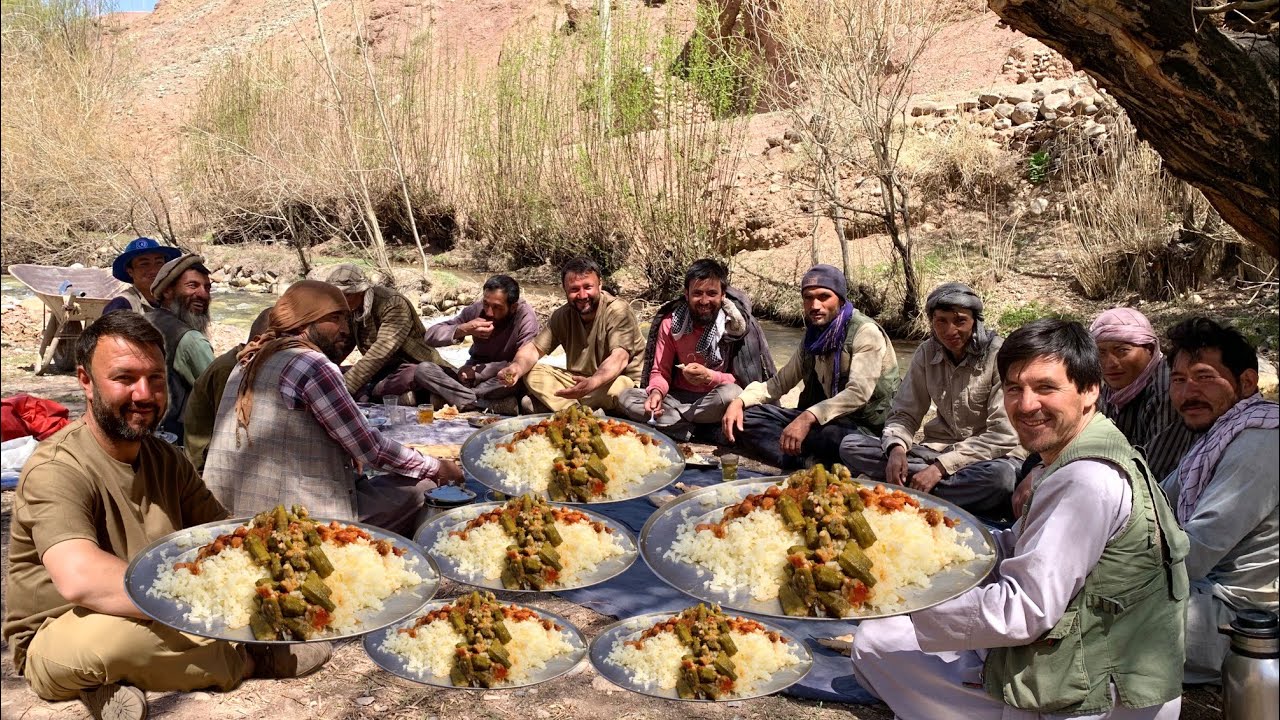 The blogger plan potatoes in Bamyan province |  #blogger #farmlife
