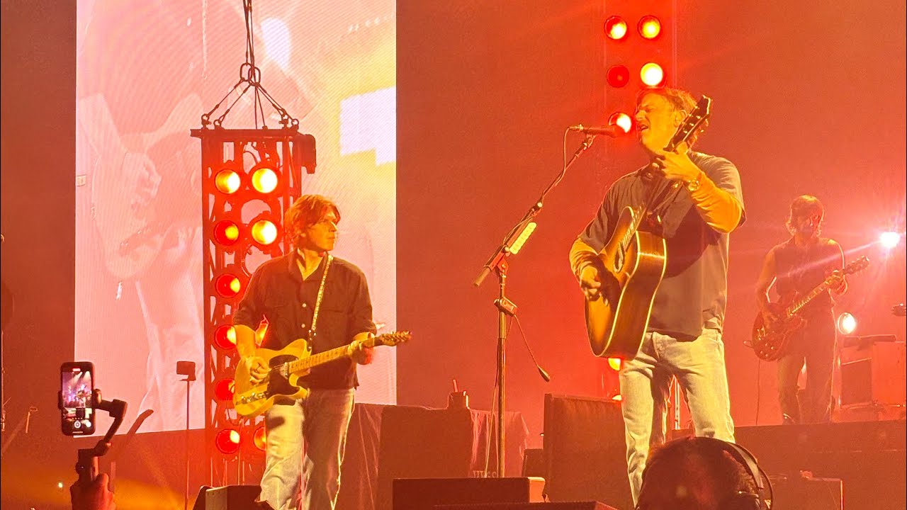 Beautiful war by kings of Leon in Paris 🇫🇷 03/09/25@kingsofleon 