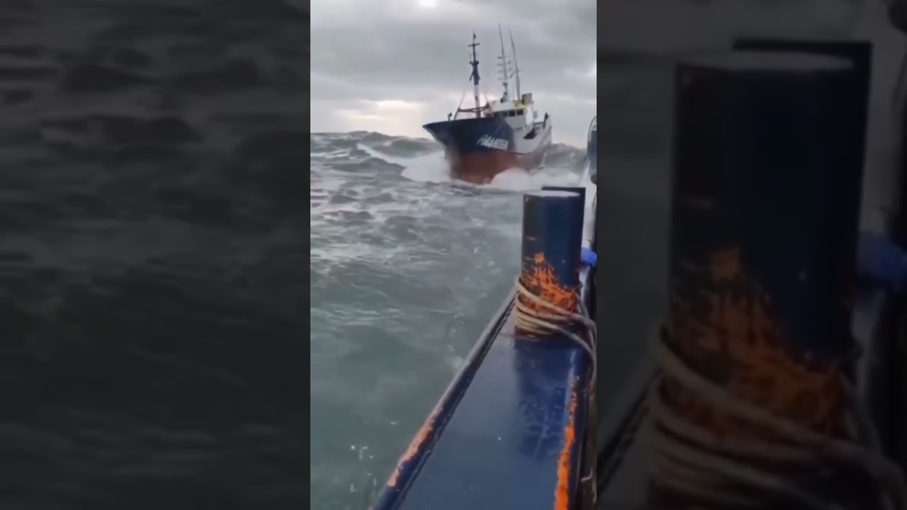 Ship in storm || 