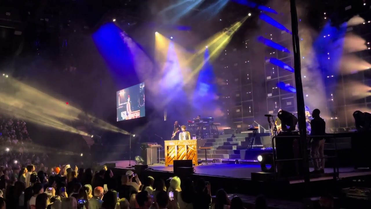One Call Away - Charlie Puth (Live) - (07/03/2023 - Vancouver