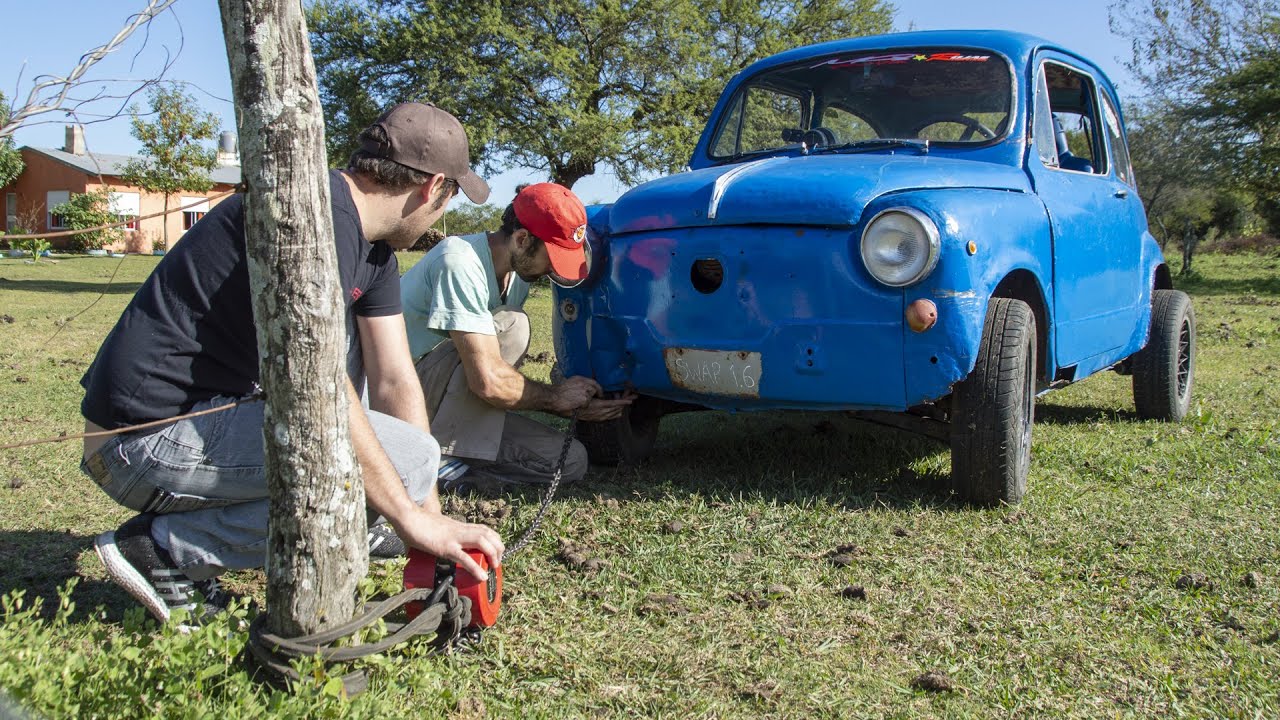CHOCAMOS EL FIAT 600 CONTRA UN POSTE - INSTALAMOS CABLES - BUJIAS - BOBINA - Radialero Team