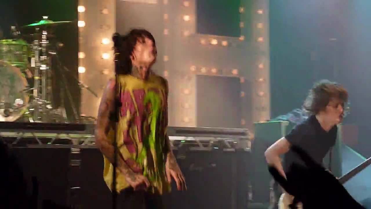 "SLEEP WITH ONE EYE OPEN" -BRING ME THE HORIZON- *LIVE HD* NORWICH UEA LCR 26/10/09