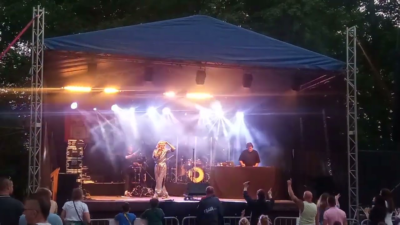 Reni Jusis - Zakręcona (Katowice Giszowiec 31.08.2024)