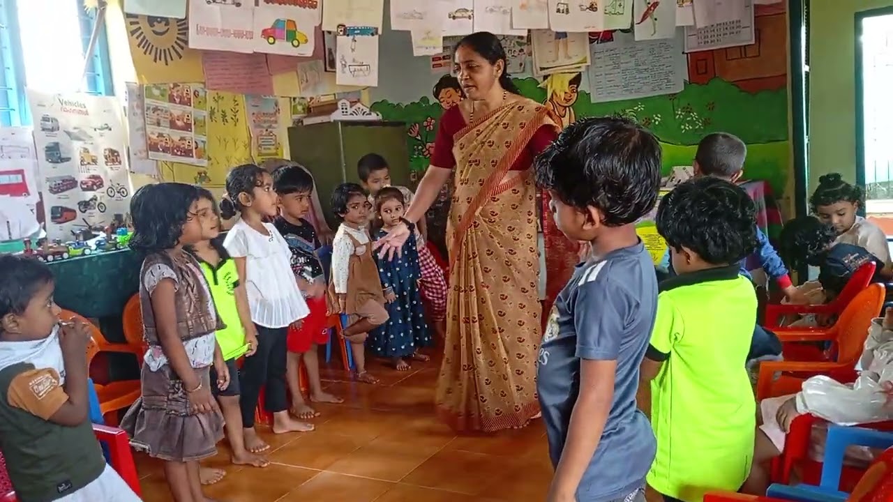 ബസ്സിൽ കയറാം പാട്ട് ആയാലോ