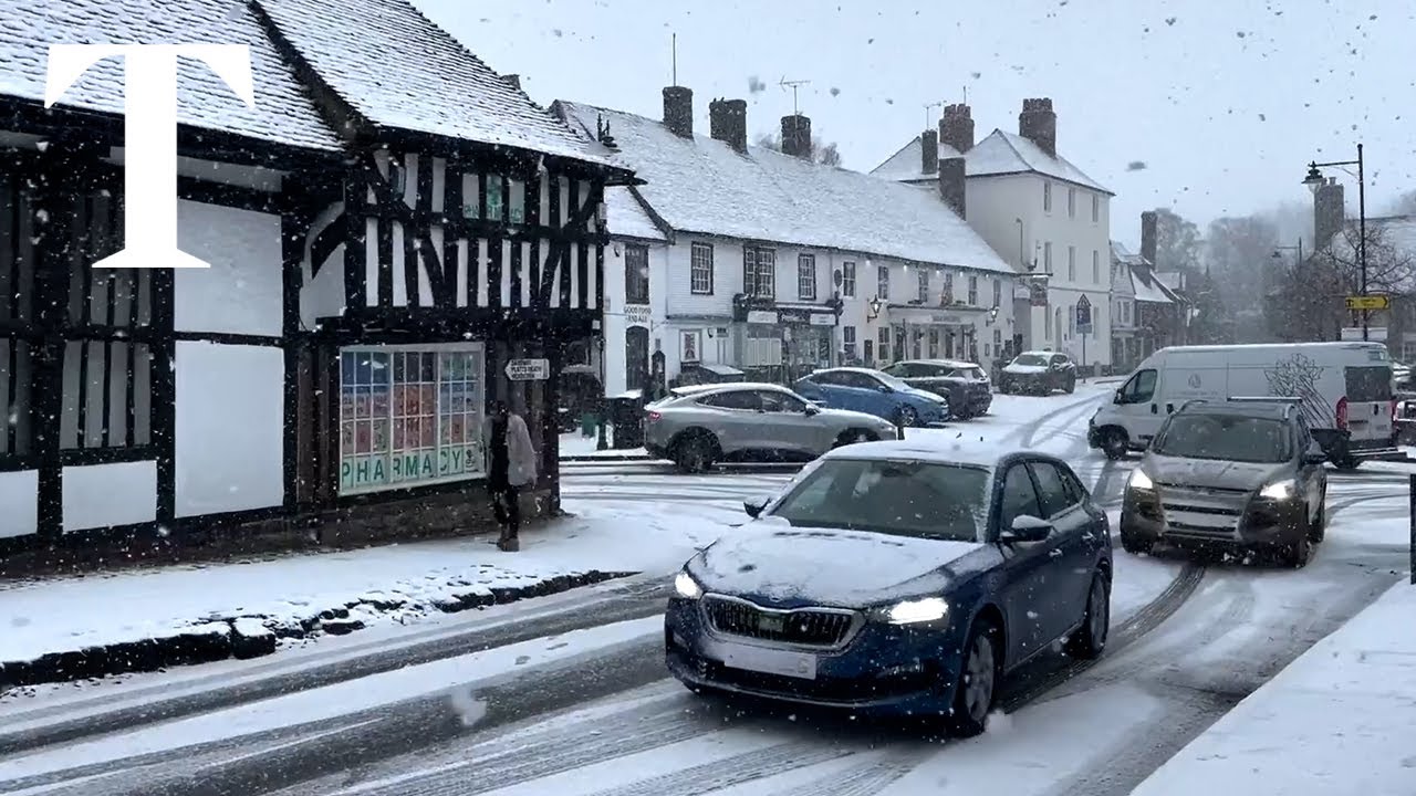 UK weather: Snow falls in London and southeast