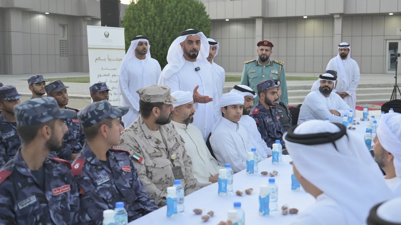 سيف بن زايد يشهد اليوم المفتوح مع أولياء أمور مجندي الخدمة الوطنية