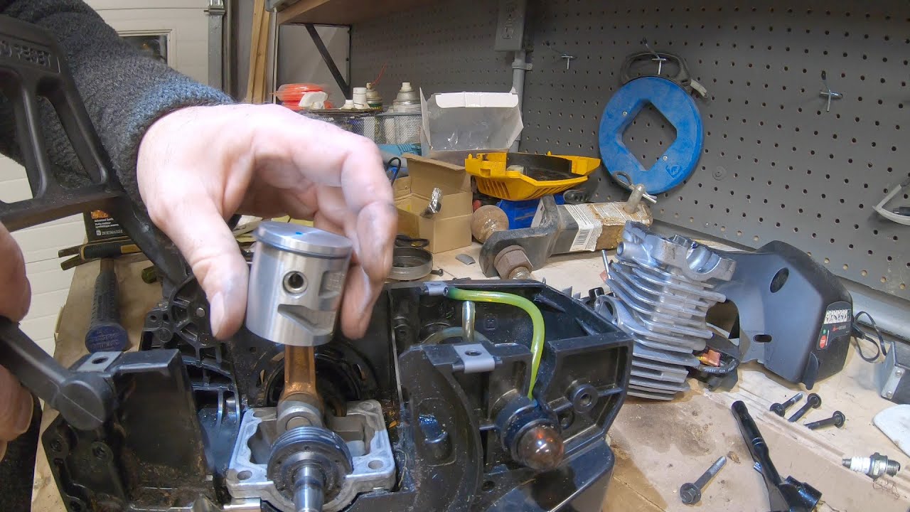 Cheap DYI fix for chainsaw not starting! Engine top end rebuild (PP4218A) - (Part 2)