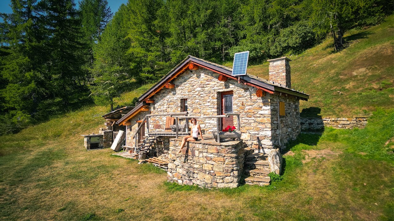 Baita di montagna a 1800 m nel bosco | Vita rurale nella natura