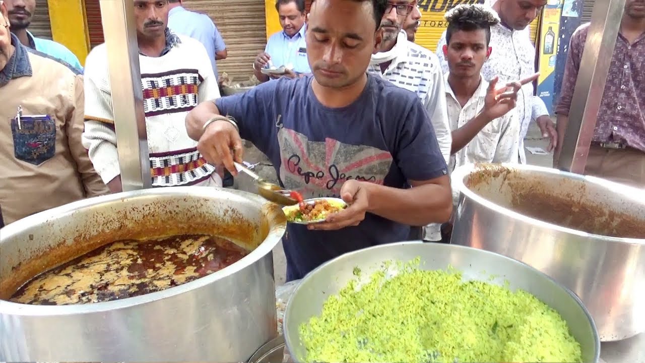 Yogesh Bhaiyya Special Tarri Poha with Sev & Chivda | Only 20 rs Per Plate | Street Food Nagpur