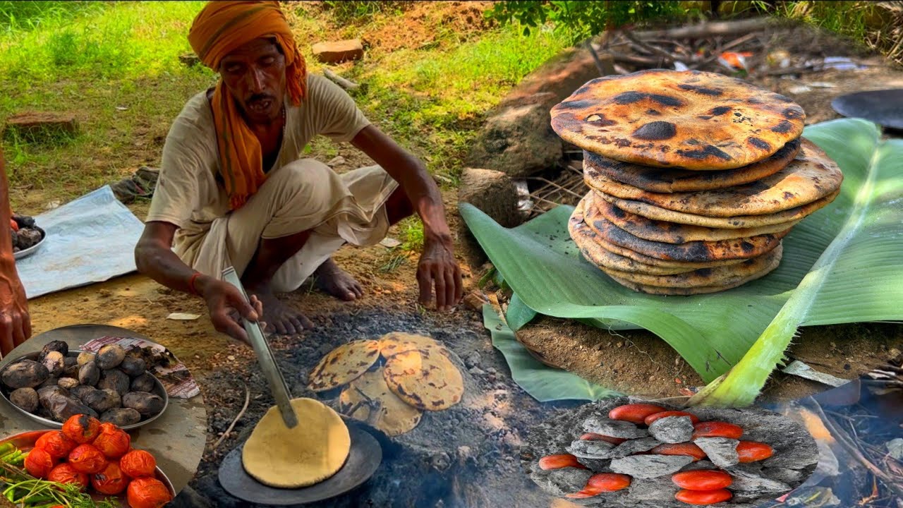 बाल बैरागी संत की कुटिया में केले के पत्ते पर लिट्टी चोखा टिक्कड़ की भोजन प्रसादी #saint #babaji