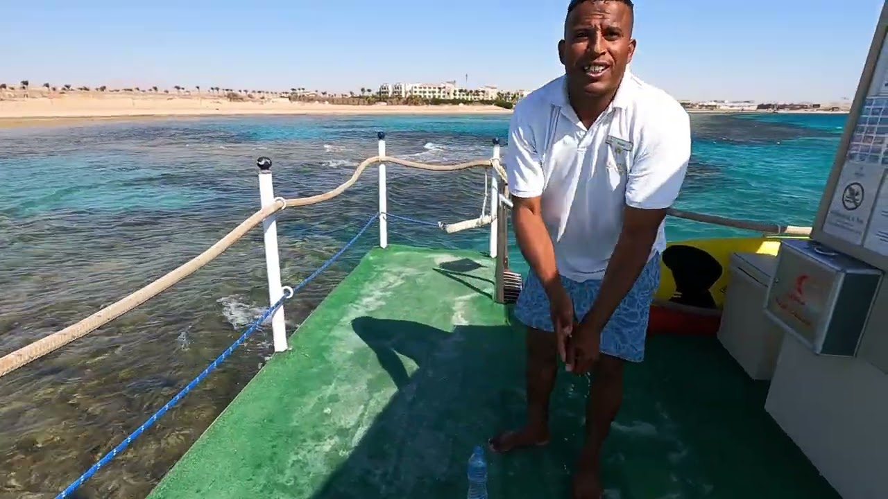 Premier Le Reve Hurghada,  walk along the pier (tide out)...
