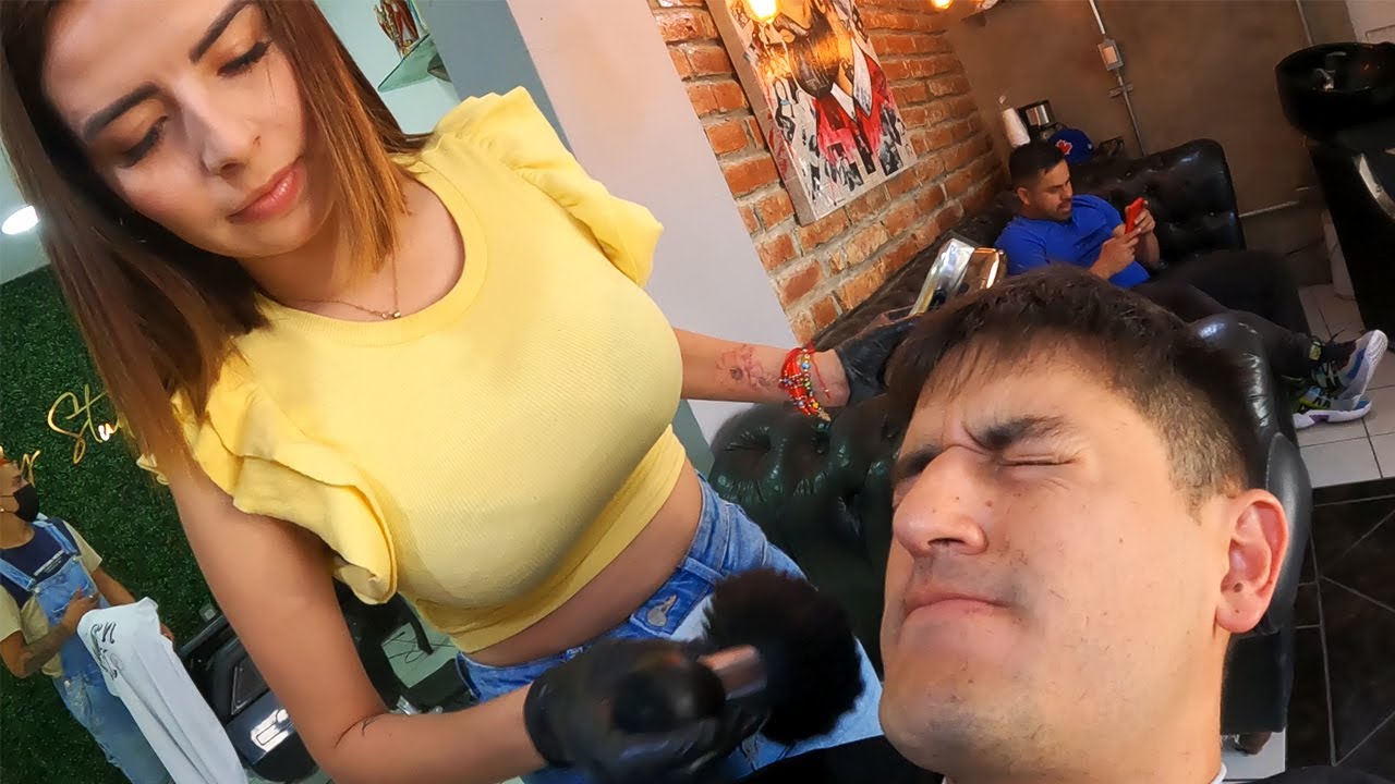 Mexican Lady Barber gives Smoothest Shave a Man can get 🇲🇽