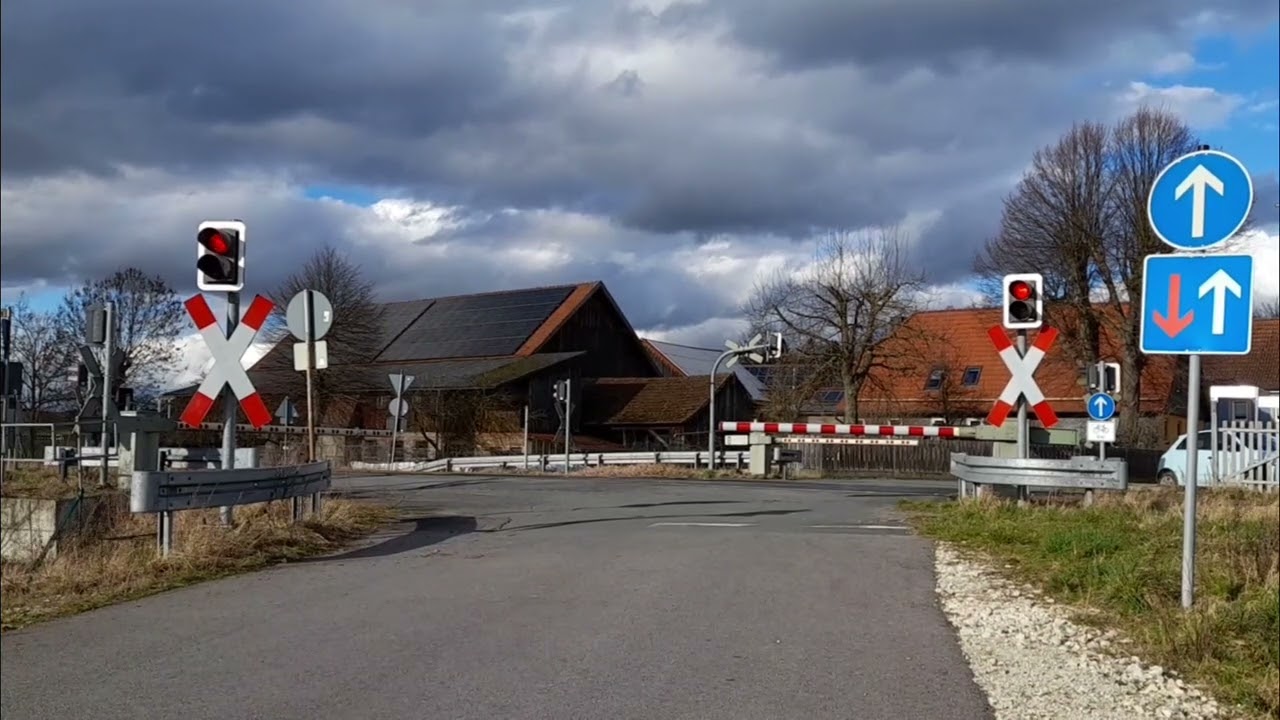 Bahn&uuml;bergang Neuses am Main - Kurmainzer Stra&szlig;e