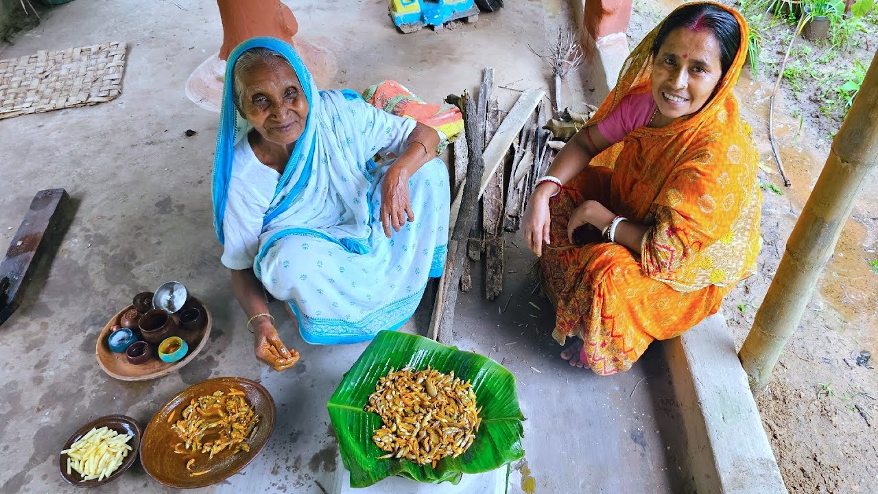 বর্ষায় পুকুরে আরা দিয়ে ছোট ছোট মাছ ধরে রান্না | Small fish catch and cook in village style
