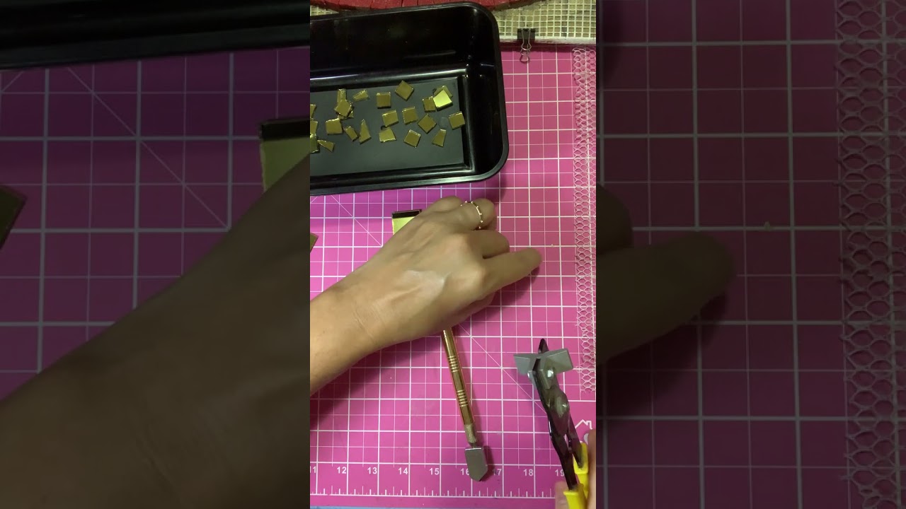 PASTILHAS DE VIDRO PARA A AURÉOLA DO QUADRO DE NOSSA SENHORA DAS DORES