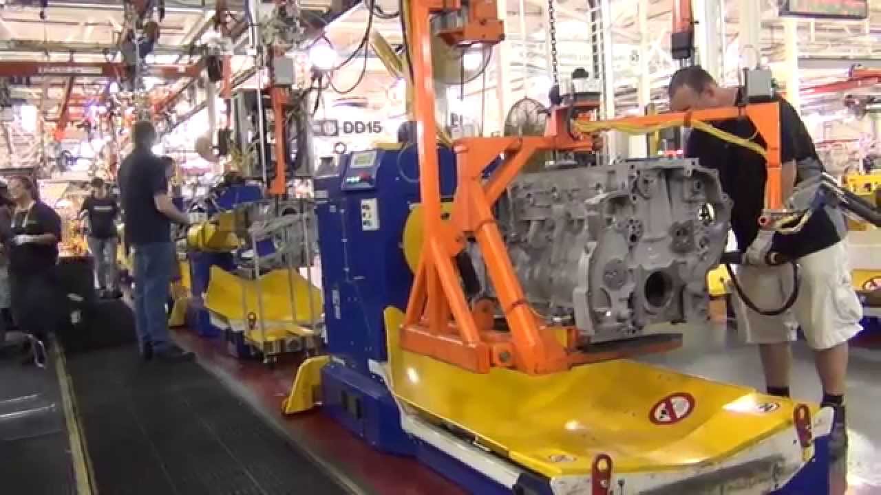 Extreme Truckers join the Detroit Diesel Factory tour