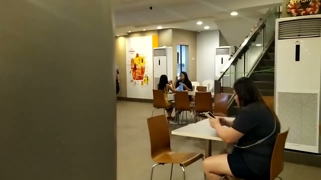 Jollibee Plaza Leon, Tondo, Manila December 18, 2022