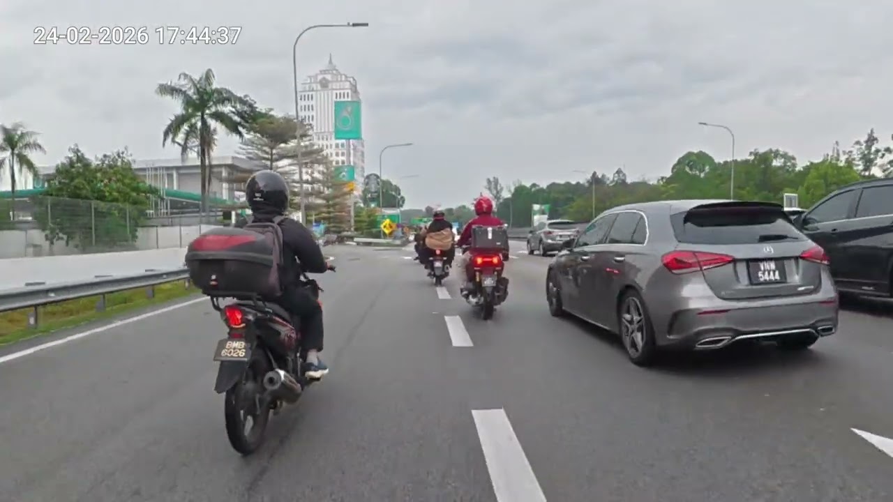 We all have somewhere to be.. #cb650f #akrapovic #kualalumpur #dailyvlog #dji #djiosmo360 