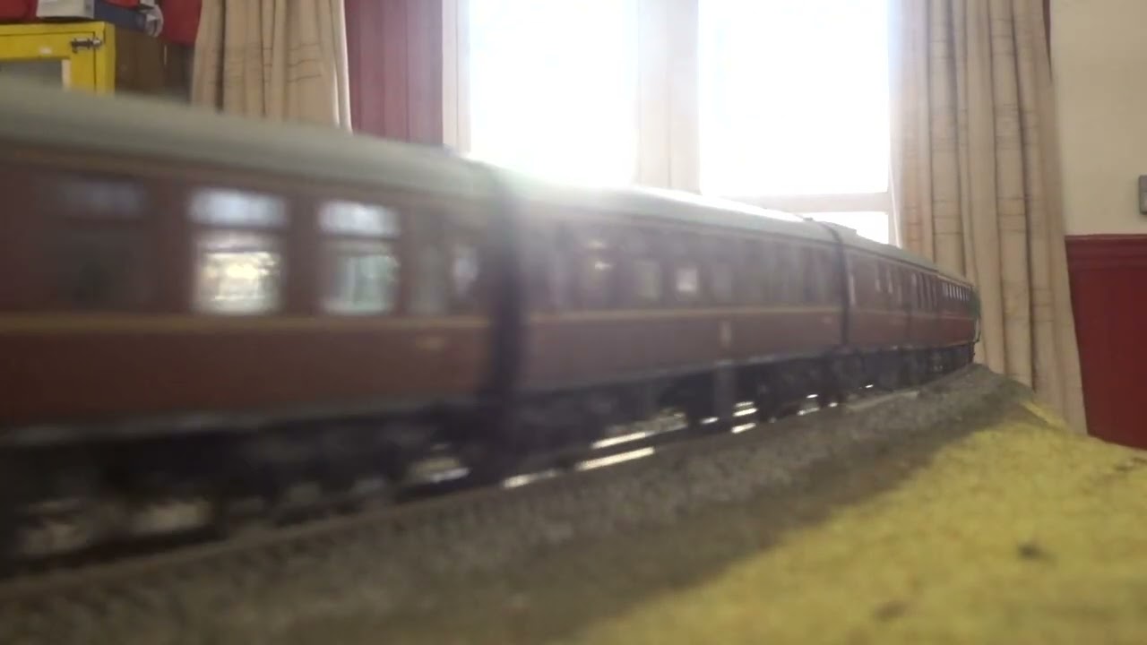 B.M.Rly.S: The HORNBY is, No.60009 'Union of South Africa', was running on OO Gauge Layout. (V6)
