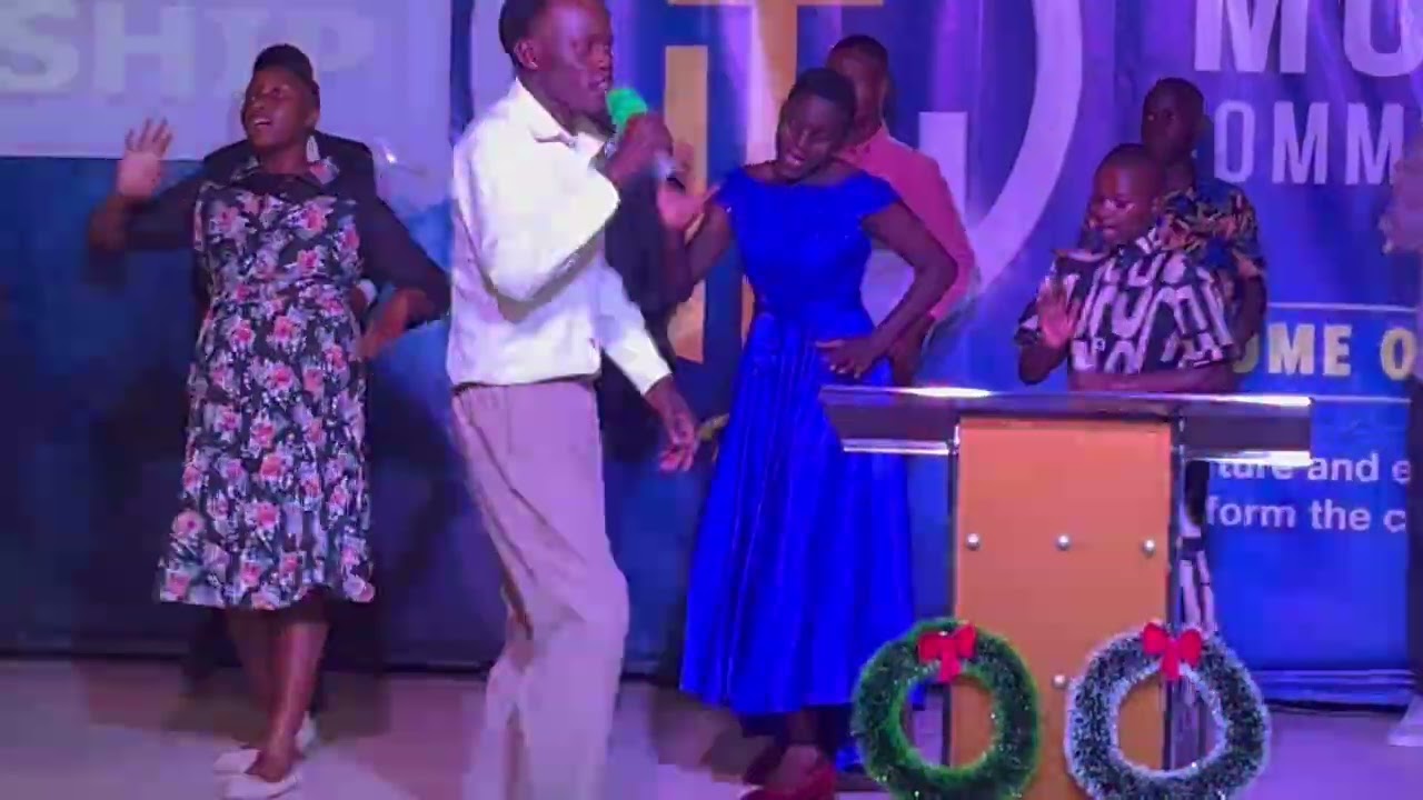 MINISTER JONATHAN MAGABA LEADING HOT PRAISE AT MUBENDE COMMUNITY CHURCH 