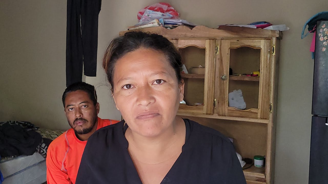 MUY MOLESTOS CARLITOS y albita