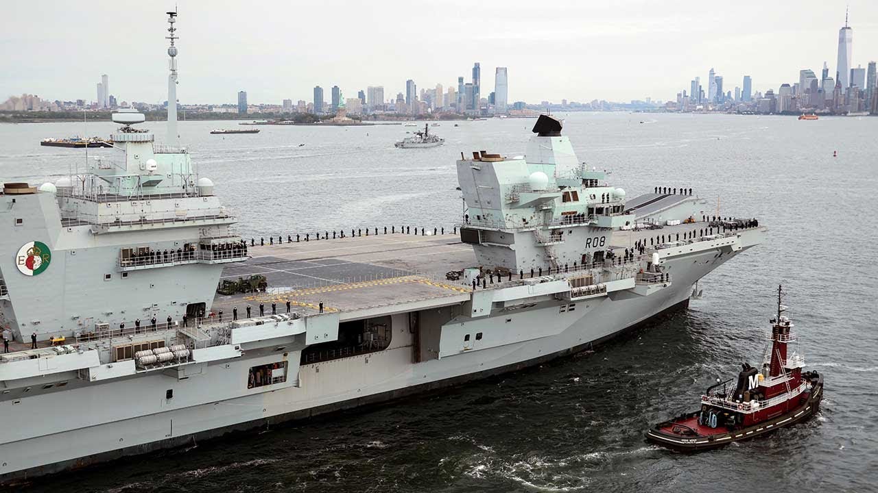 HMS Queen Elizabeth arrives in New York