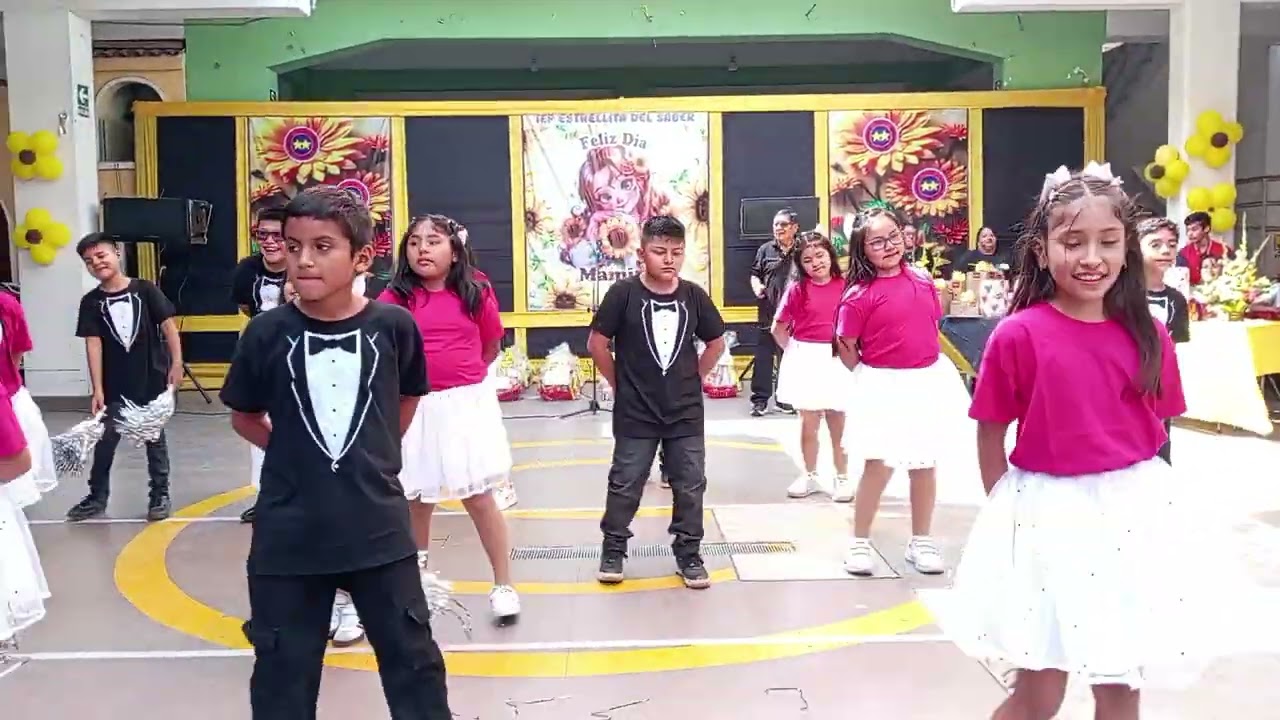 Actuación por día de la madre 3/5/25 estrellitas del saber Fania 