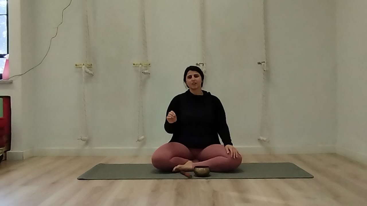 תרגול יוגה קצר ומדיטציה