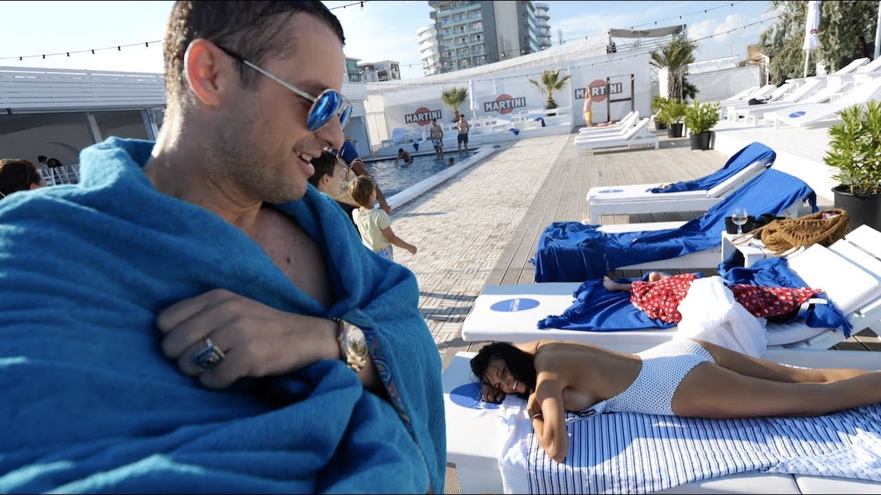 NE-AM DISTRAT LA PISCINA IN MAMAIA