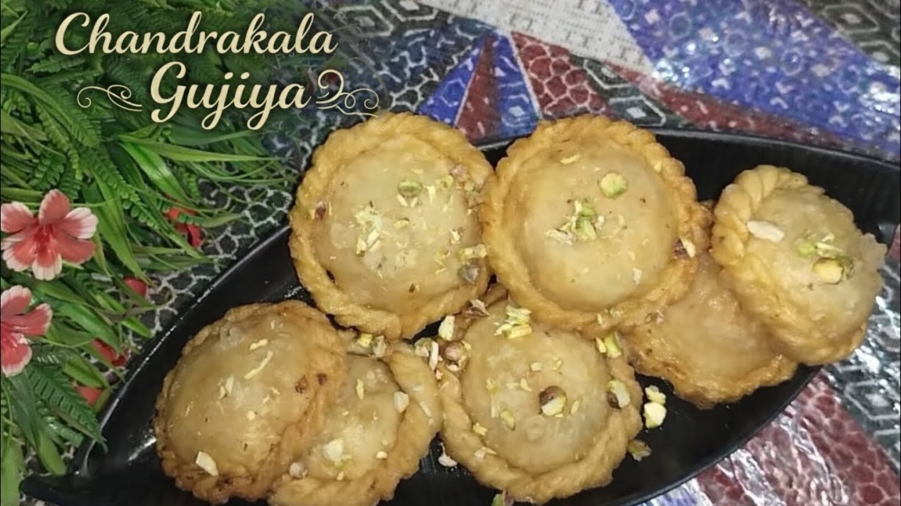 Chandrakala Gujiya Recipe | Crispy Bahar, Meetha Mawa Filling | Holi Special Mithai at Home |