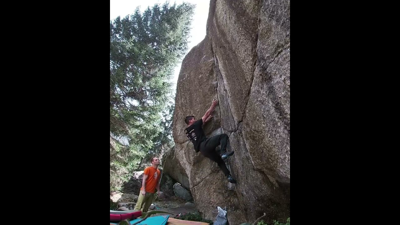 Nosferatu sit 7b+ Valmasino Boulder