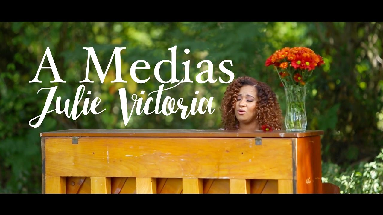 Julie Victoria - A MEDIAS (Pieces - Amanda Cook, Bethel Music) (HD)