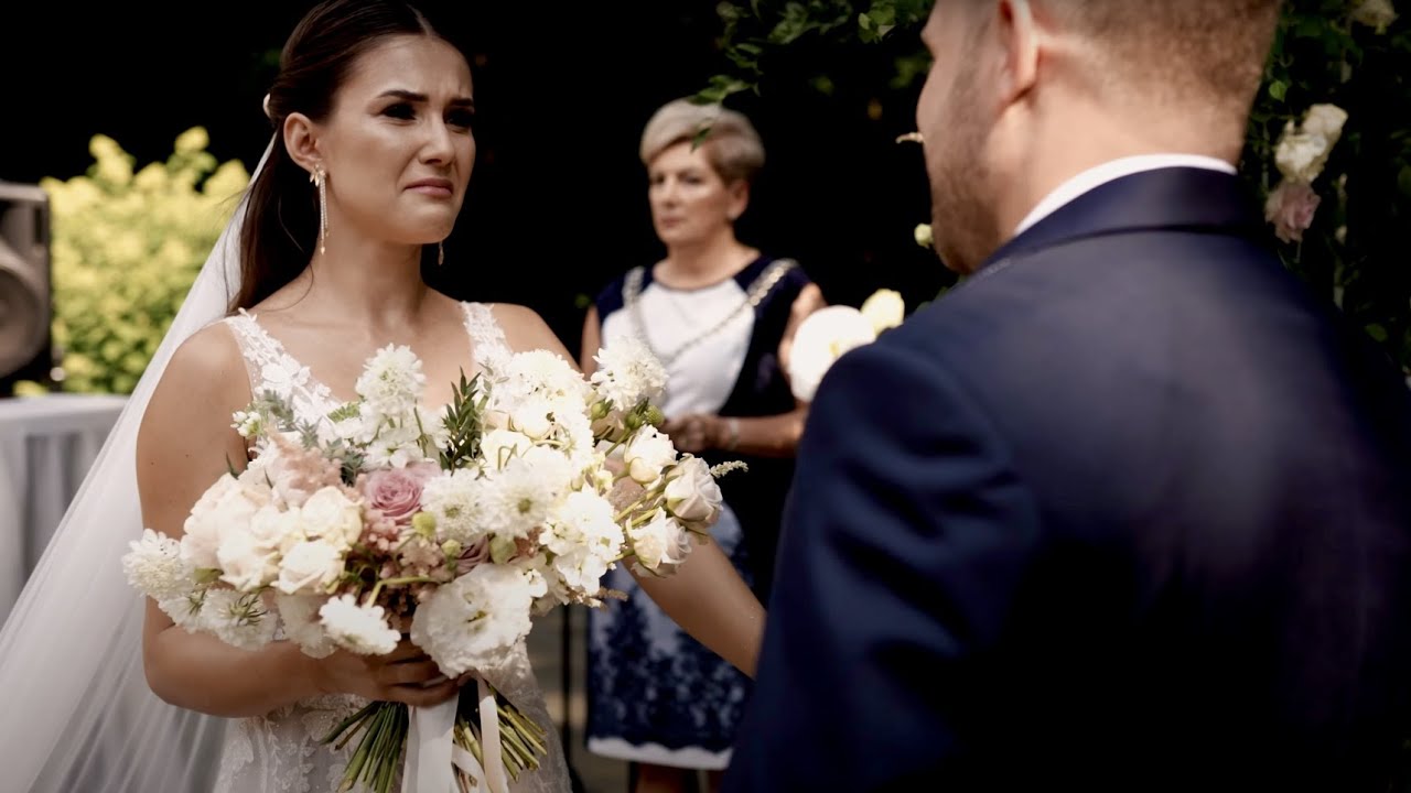 Wzruszona Panna Młoda | Plenerowy ślub w Zamku Topacz | Zamek Topacz