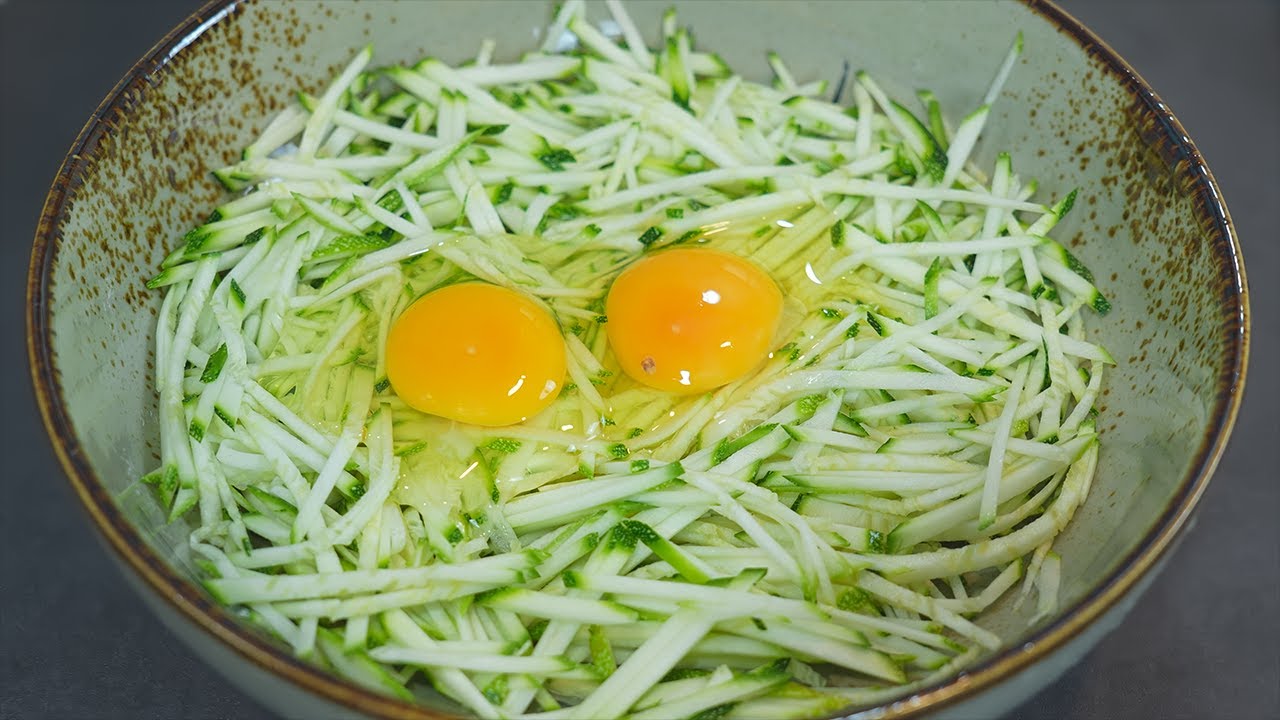 1 Zucchini +2 Eggs and cup oatmeal ! It is so delicious ! Quick and easy Zucchini recipes