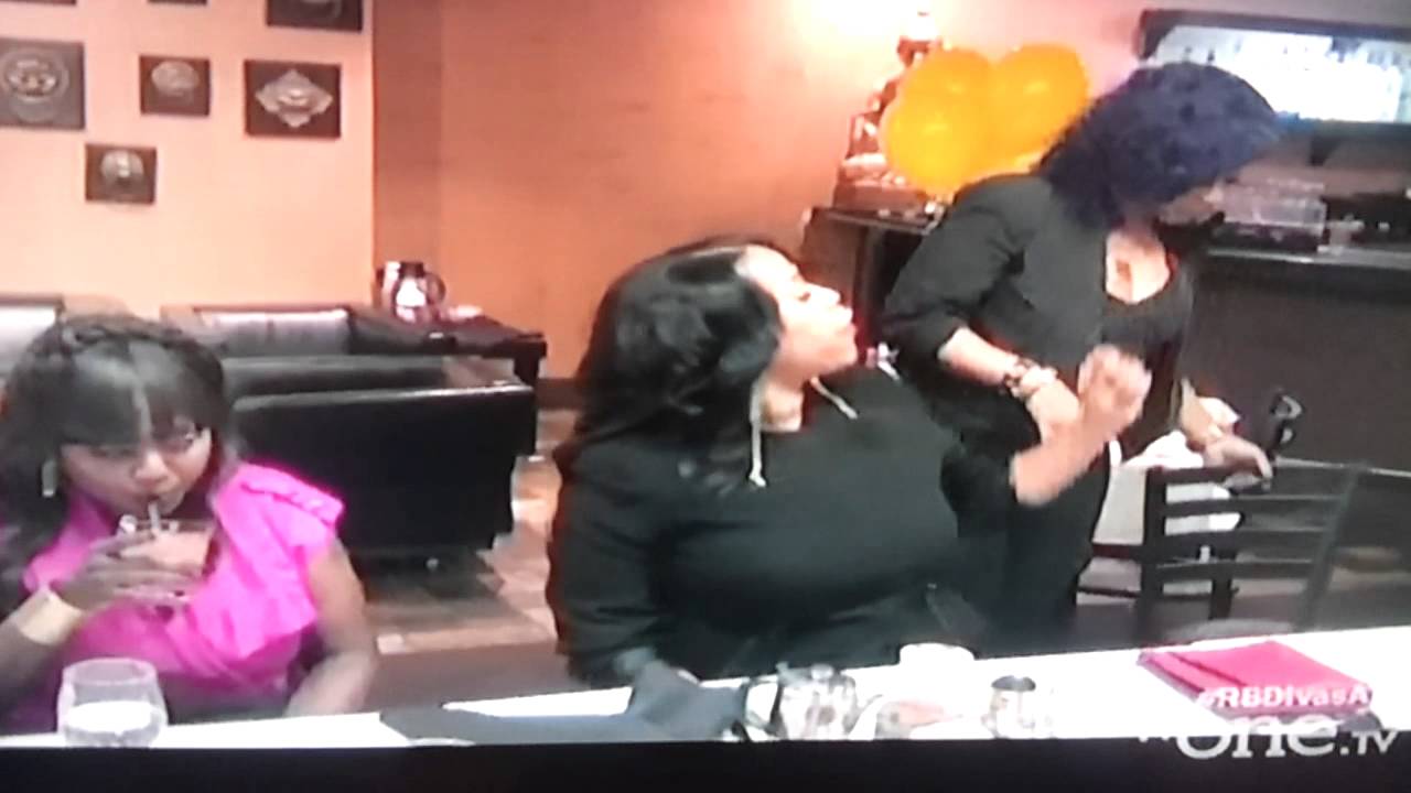 Syleena Johnson roasts Nicci Gilbert