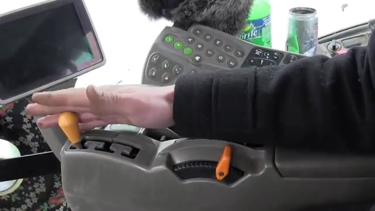 Ознайомлення з органами управління трактора John Deere 8430